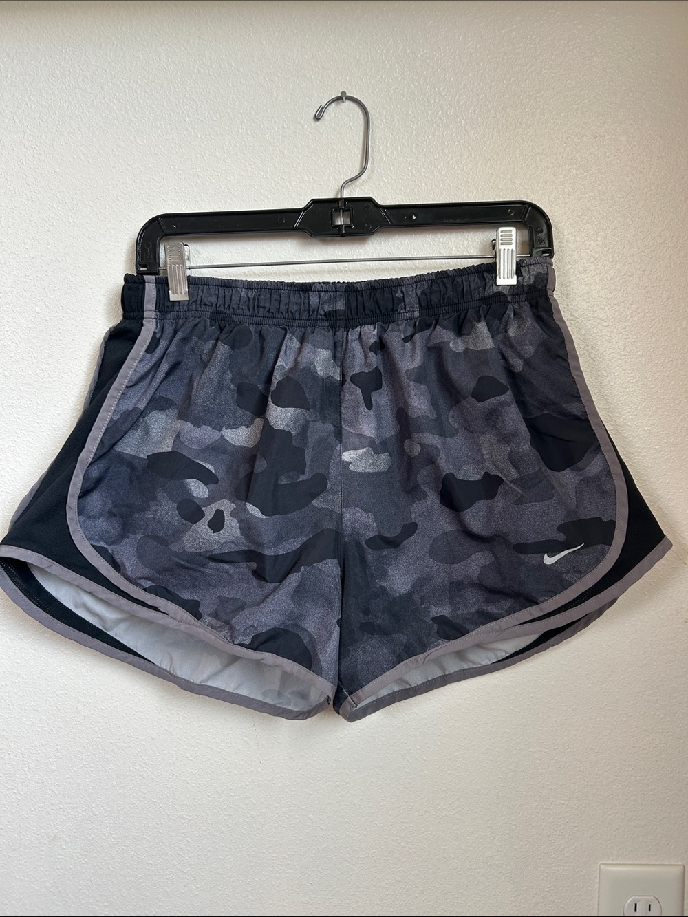 Nike Women's Gray & Black Camo Athletic Shorts- large